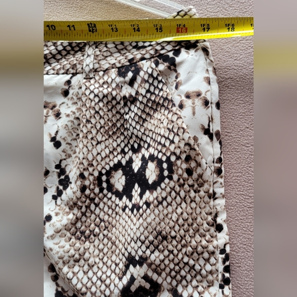 Worthington Women's Snake Print Shorts Size 10 Modern Fit Pre-Owned - Picture 6 of 10